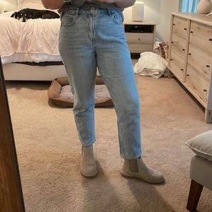 Light wash mom jean🤍